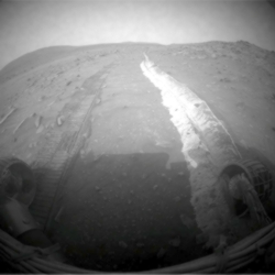 Blick aus der vorderen Hazcam an Sol 1861
