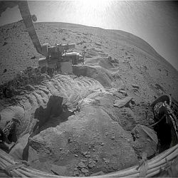 Blick der vorderen HazCam an Sol 2156